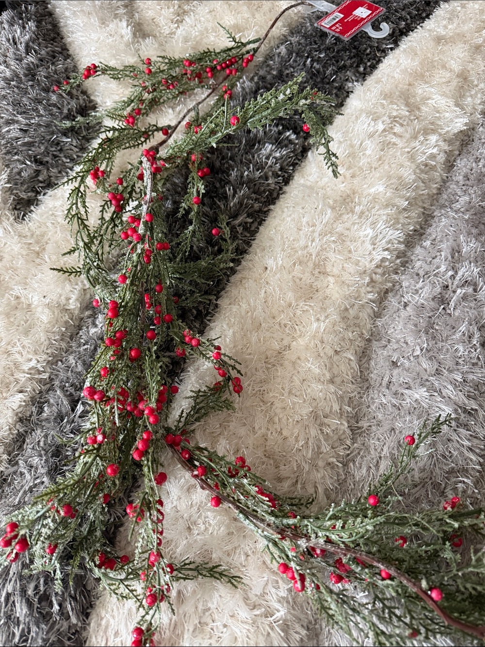 Red and Green Garland - Picture 5 of 7